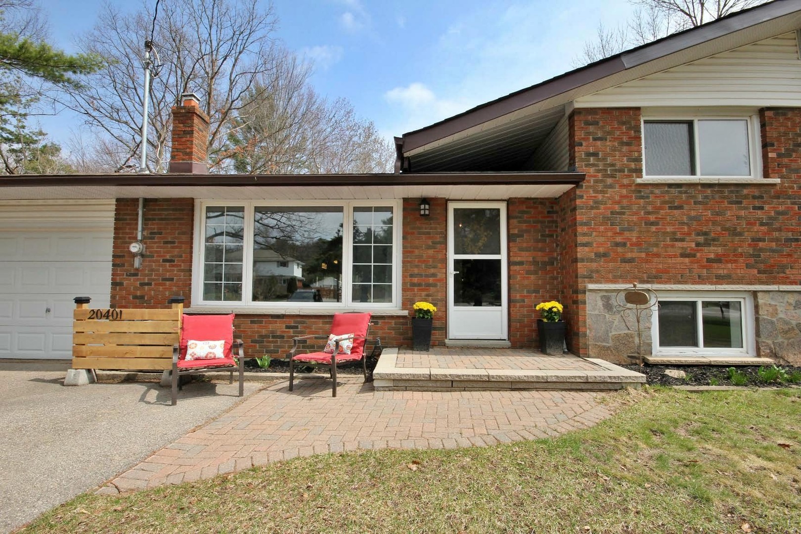 20401 Yonge Street, Holland Landing