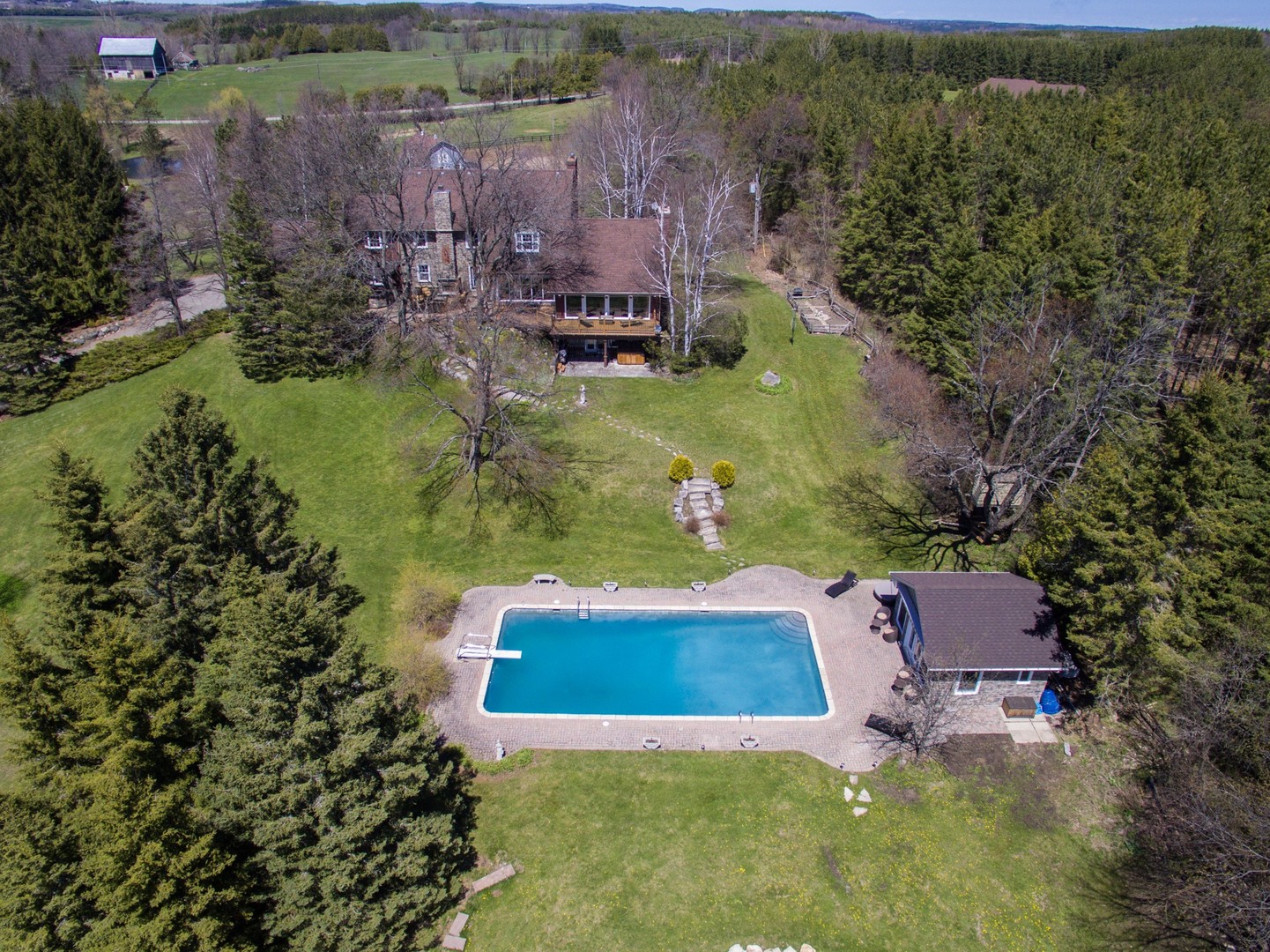 247154 5 Sideroad, Mono Mills